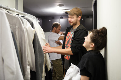 Kostýmní fotka inscenace Pan Polštář - Scénograf a kostýmní výtvarnice