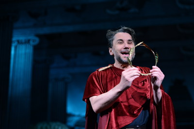 Romulus Veliký, komedie antických rozměrů