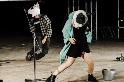 Smradlavý koncert na čtyřech nohách