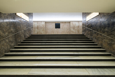 PROHLÍDKA DIVADLA KOMEDIE - ARCHITEKTURA A HISTORIE