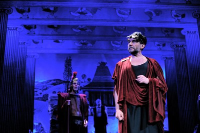 Romulus Veliký, komedie antických rozměrů