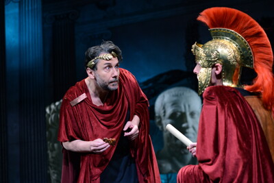 Romulus Veliký, komedie antických rozměrů