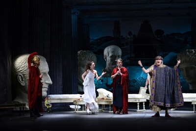 Romulus Veliký, komedie antických rozměrů