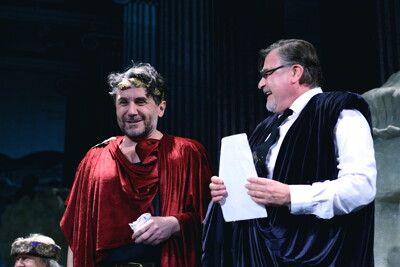 Romulus Veliký, komedie antických rozměrů