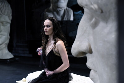 Romulus Veliký, komedie antických rozměrů