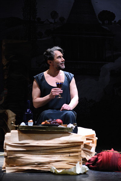 Romulus Veliký, komedie antických rozměrů