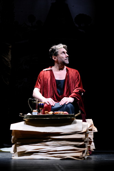 Romulus Veliký, komedie antických rozměrů