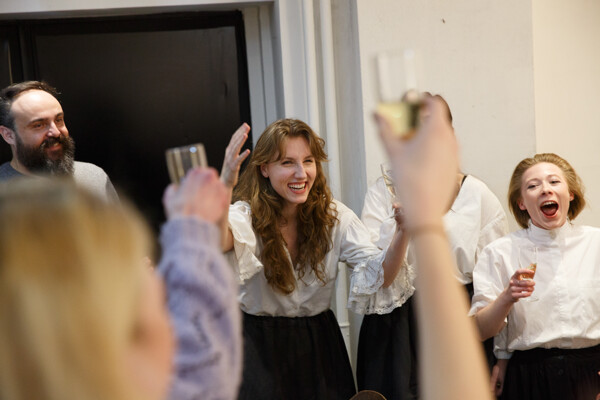 Přijměte pozvání na čtyřchodovou hostinu, vařit bude šéfkuchař Hlad!