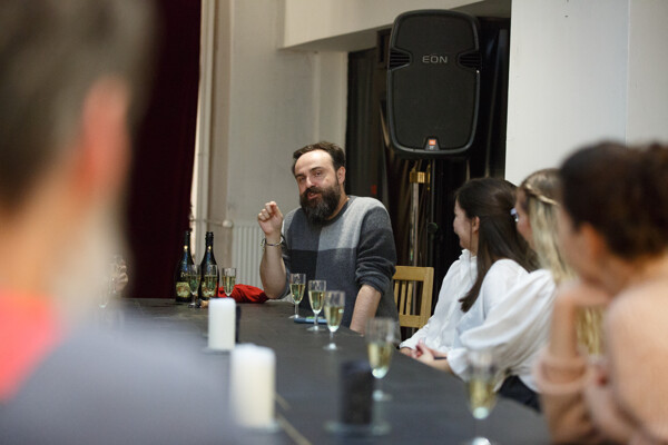 Přijměte pozvání na čtyřchodovou hostinu, vařit bude šéfkuchař Hlad!