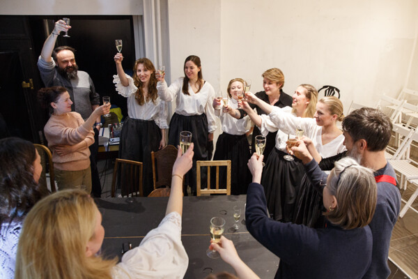 Přijměte pozvání na čtyřchodovou hostinu, vařit bude šéfkuchař Hlad!