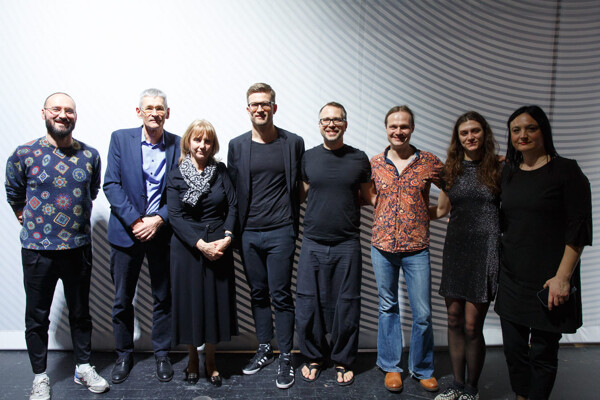 V Komedii zavládl Krásný nový svět