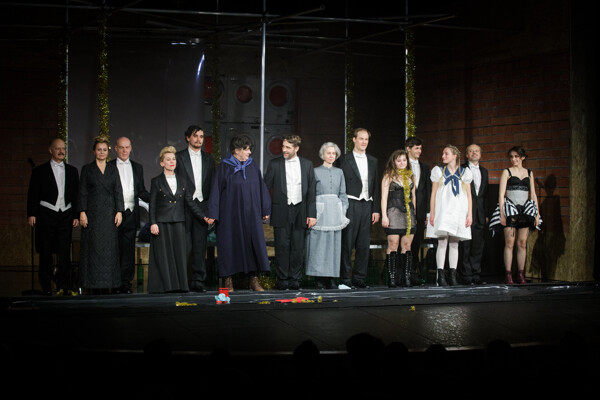 Matka a dcera v příběhu, kde se za sny platí tělem