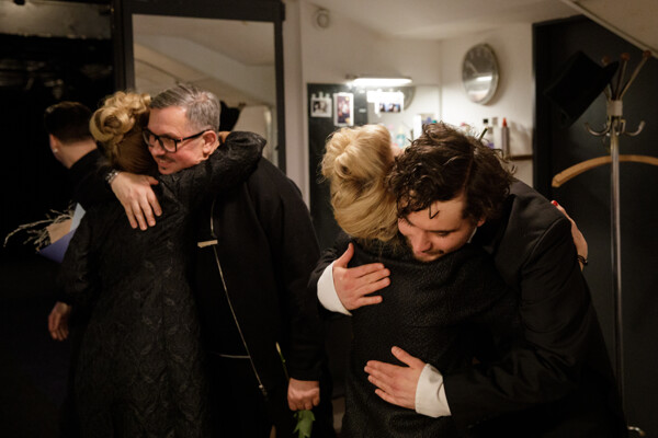 Matka a dcera v příběhu, kde se za sny platí tělem