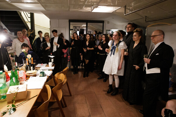 Matka a dcera v příběhu, kde se za sny platí tělem