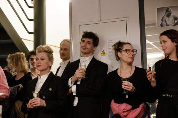 Matka a dcera v příběhu, kde se za sny platí tělem