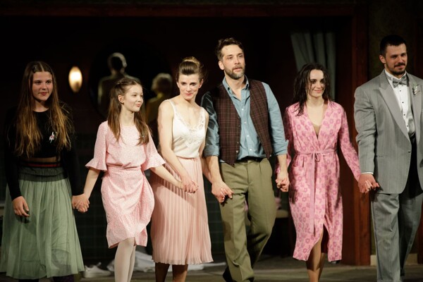 V ABC měla premiéru inscenace Než hvězdy zapadnou