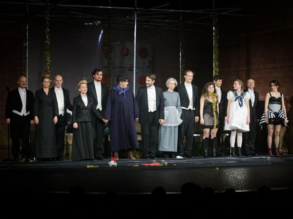 Matka a dcera v příběhu, kde se za sny platí tělem