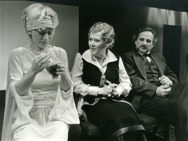 Zemřela Zdena Hadrbolcová