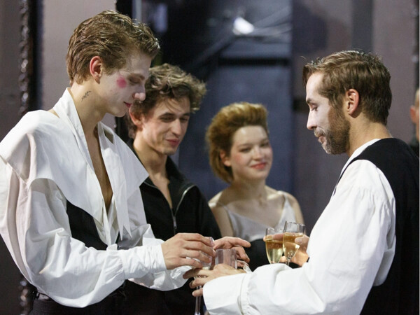 Orlando pátrá v Komedii po vlastní identitě