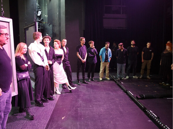 Orlando pátrá v Komedii po vlastní identitě