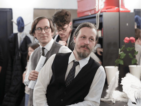 Přijměte pozvání na vánoční večírek u Čapků v Rokoku