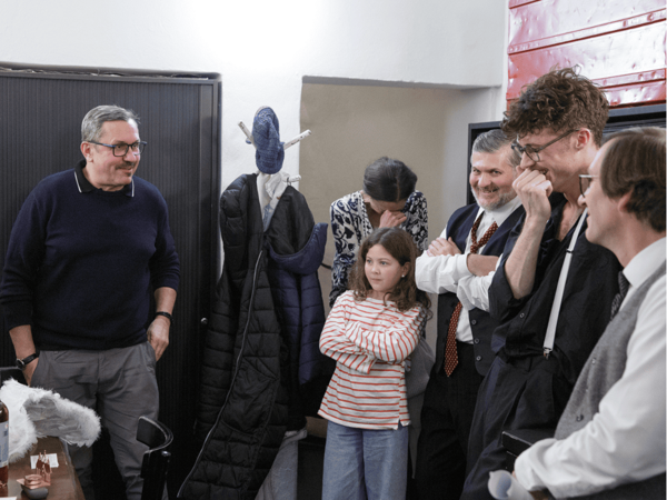 Přijměte pozvání na vánoční večírek u Čapků v Rokoku