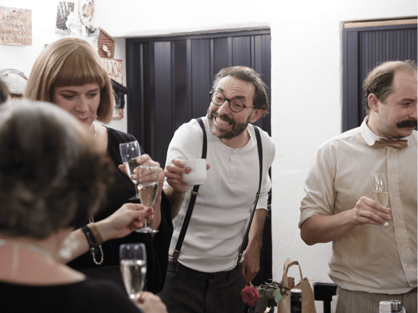 Přijměte pozvání na vánoční večírek u Čapků v Rokoku