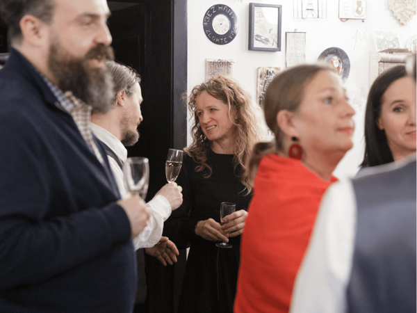 Přijměte pozvání na vánoční večírek u Čapků v Rokoku