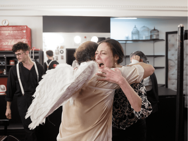 Přijměte pozvání na vánoční večírek u Čapků v Rokoku