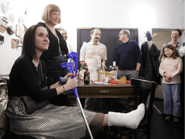 Přijměte pozvání na vánoční večírek u Čapků v Rokoku