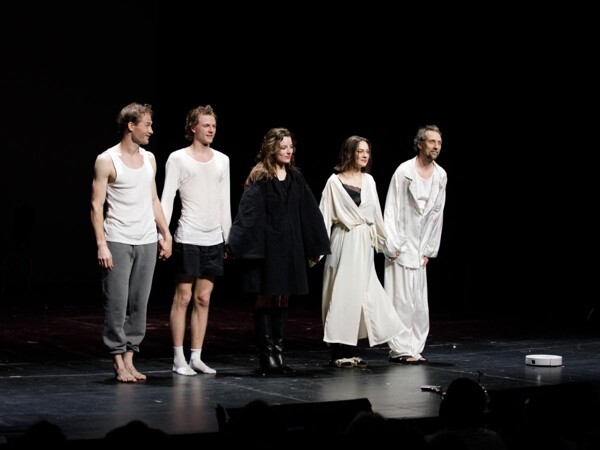 Je libo nakouknout na Oféliino OnlyFans?