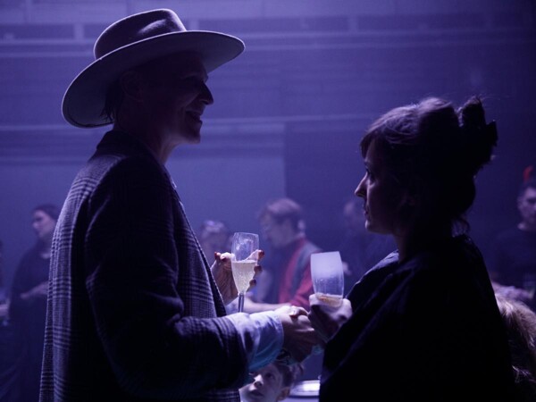 Ďábel čeká v Komedii. The Black Rider měl premiéru.