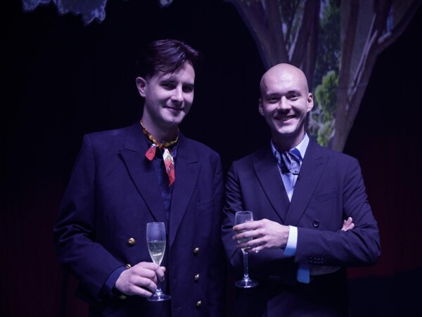 Ďábel čeká v Komedii. The Black Rider měl premiéru.