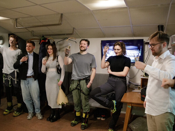 Dva přátelé a jedna hora: Dotknou se prázdna?