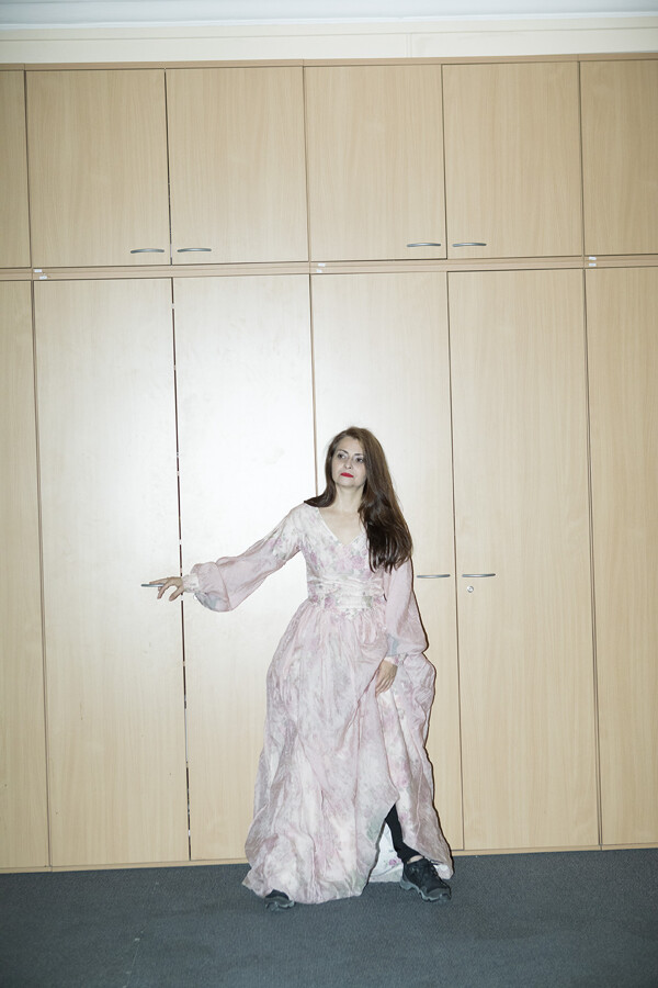 Vzhlédni, velké dílo začíná! Soubor a interiéry na nových fotografiích