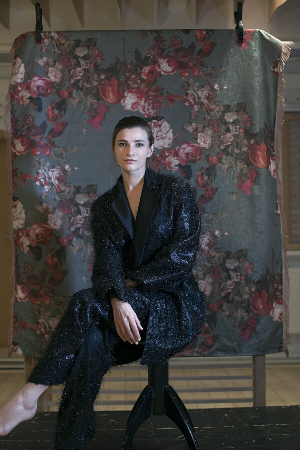 Vzhlédni, velké dílo začíná! Soubor a interiéry na nových fotografiích