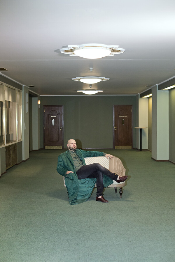 Vzhlédni, velké dílo začíná! Soubor a interiéry na nových fotografiích