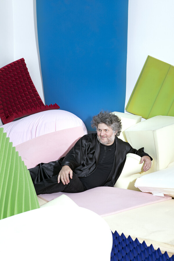 Vzhlédni, velké dílo začíná! Soubor a interiéry na nových fotografiích