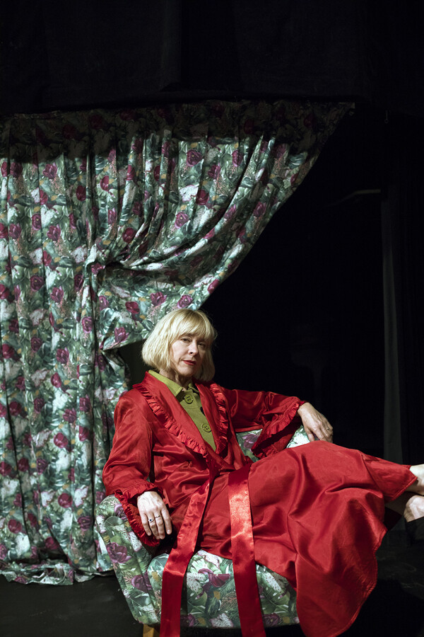 Vzhlédni, velké dílo začíná! Soubor a interiéry na nových fotografiích